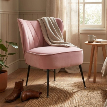 Butaca dormitorio descalzadora Namibia terciopelo rosa 57 x 72,5 x 58 cm