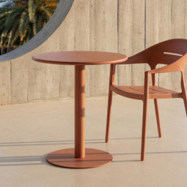 Mesa bistro de exterior en hierro lacado terracota Ø70 x 73 cm