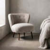Sillón de salón tapizado en tejido borreguito beige 78 x 72 x 77 cm